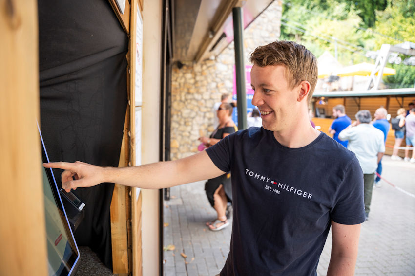 Self-service in day recreation creates opportunities for personal guest interaction